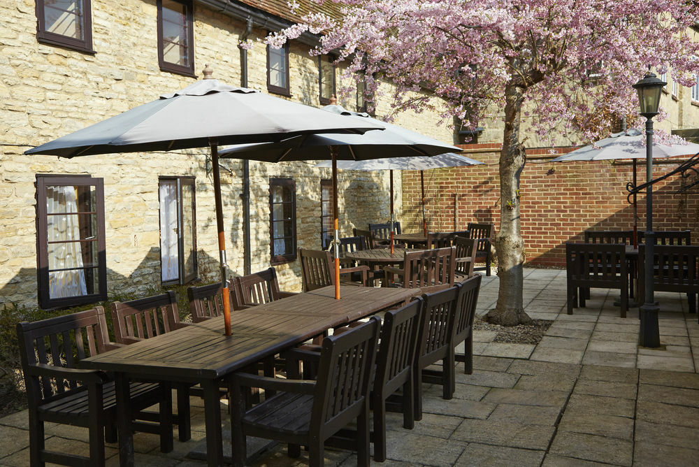 Cock Hotel By Greene King Inns Stony Stratford Exterior foto